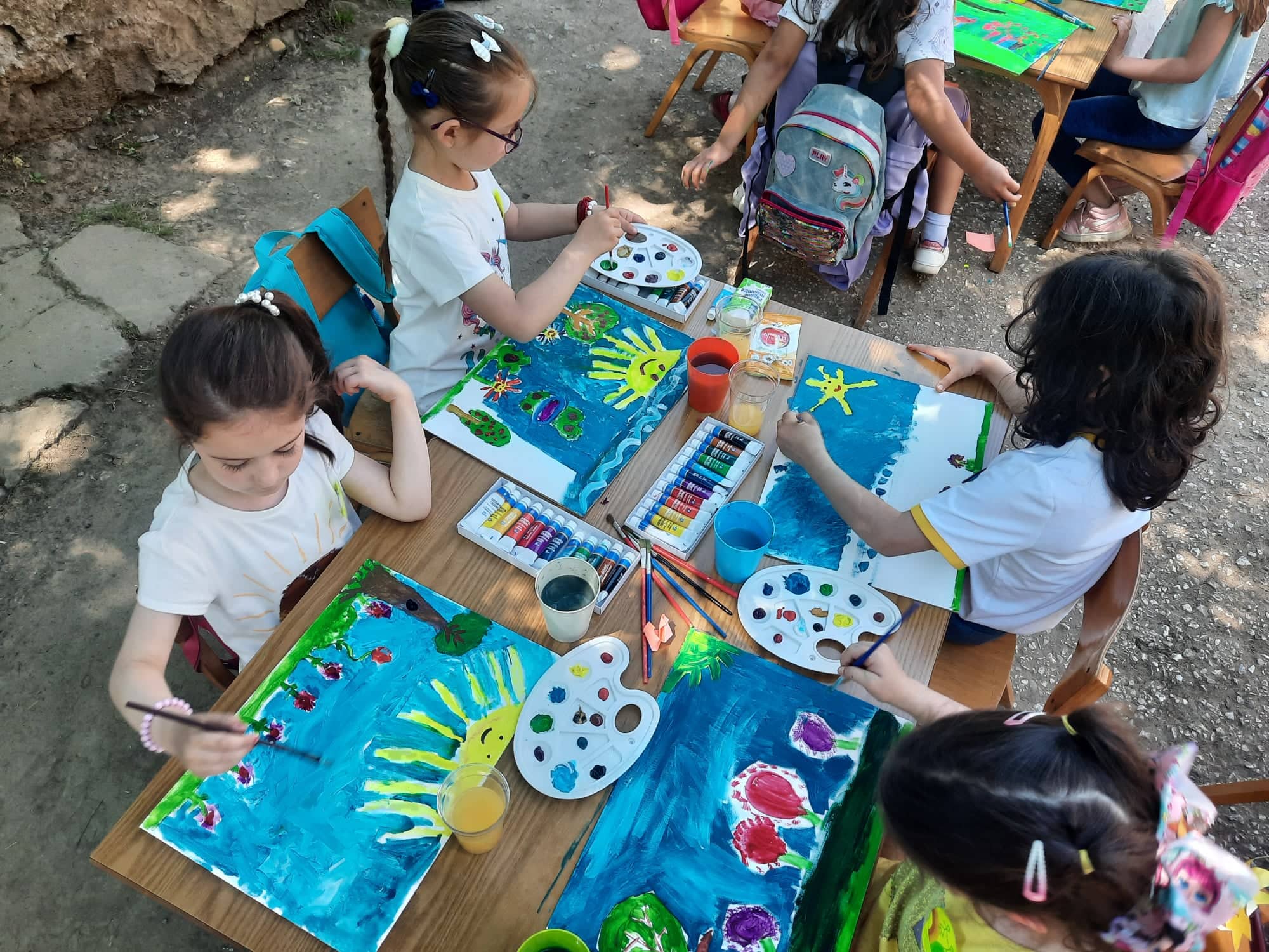 Read more about the article ПУ „Лептирићи“ Ражањ на ликовној колонији „Троморавска дуга“